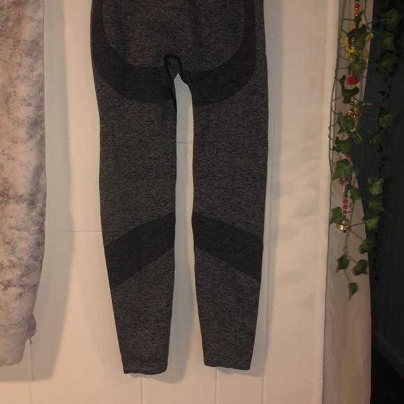 Victoria’s Secret Pink small gray sport leggings - Picture 8 of 9